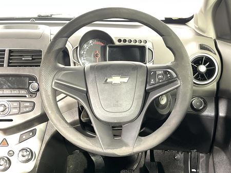 2013-Chevrolet-Sonic-16-LS-Hatch_12