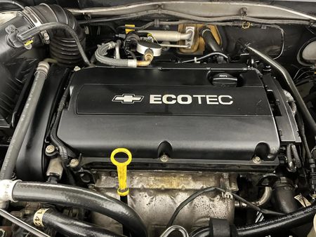 2013-Chevrolet-Sonic-16-LS-Hatch_13