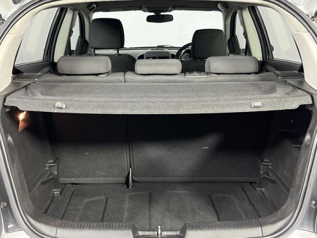 2013-Chevrolet-Sonic-16-LS-Hatch_14