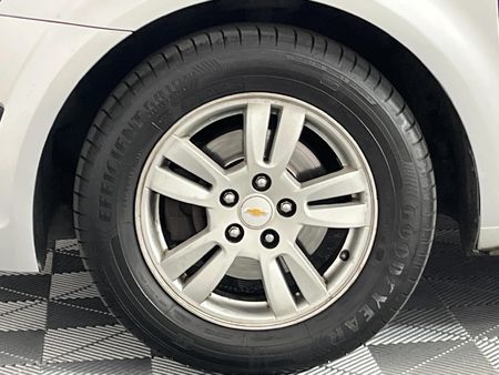 2013-Chevrolet-Sonic-16-LS-Hatch_15