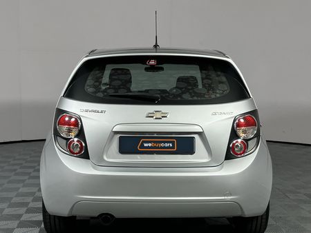 2013-Chevrolet-Sonic-16-LS-Hatch_4