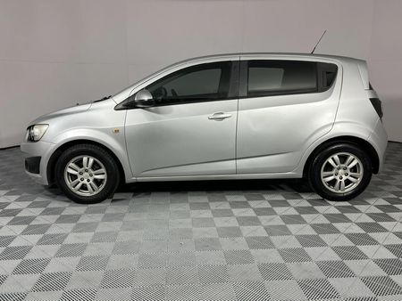 2013-Chevrolet-Sonic-16-LS-Hatch_5