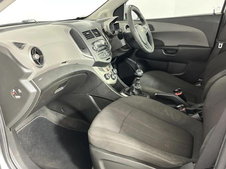 2013-Chevrolet-Sonic-16-LS-Hatch_8