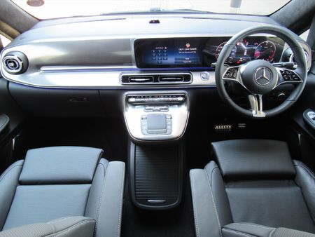 2026-Mercedes-Benz-V-Class-V300d-Exclusive_11