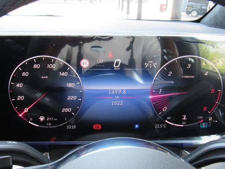 2026-Mercedes-Benz-V-Class-V300d-Exclusive_15