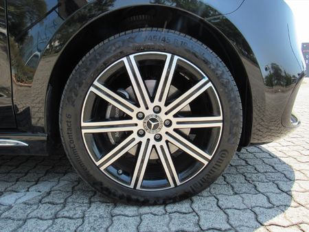 2026-Mercedes-Benz-V-Class-V300d-Exclusive_2