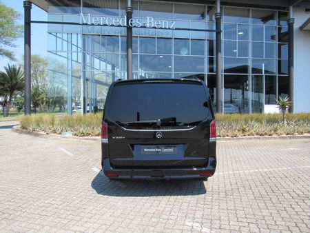 2026-Mercedes-Benz-V-Class-V300d-Exclusive_4