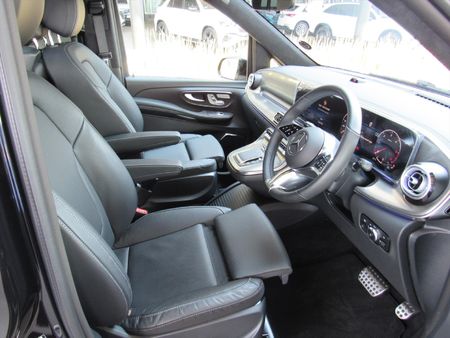 2026-Mercedes-Benz-V-Class-V300d-Exclusive_7