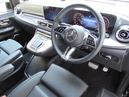 2026-Mercedes-Benz-V-Class-V300d-Exclusive_8