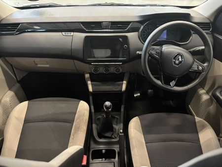 2024-Renault-Triber-10-Dynamique_11