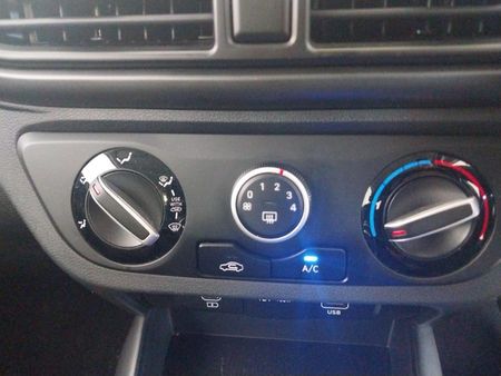2024-Hyundai-Grand-i10-12-Motion-Auto_15