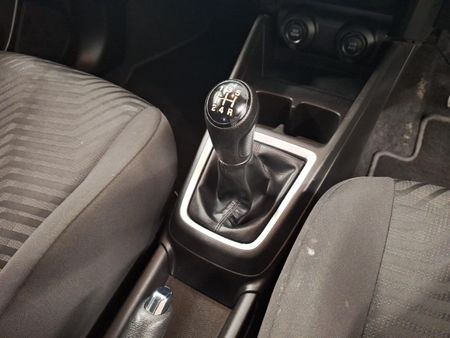 2021-Suzuki-Swift-12-GL_13