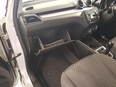 2021-Suzuki-Swift-12-GL_29