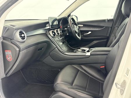 2017-Mercedes-Benz-GLC-250d_9