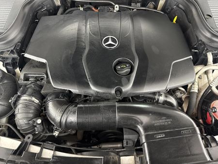 2017-Mercedes-Benz-GLC-250d_14