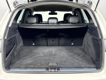 2017-Mercedes-Benz-GLC-250d_15