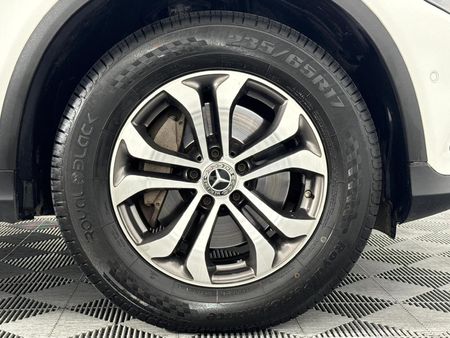 2017-Mercedes-Benz-GLC-250d_17