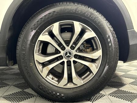 2017-Mercedes-Benz-GLC-250d_18
