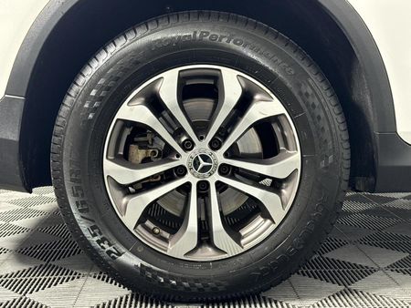 2017-Mercedes-Benz-GLC-250d_19