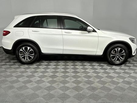 2017-Mercedes-Benz-GLC-250d_3
