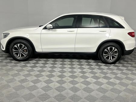 2017-Mercedes-Benz-GLC-250d_5