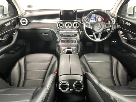 2017-Mercedes-Benz-GLC-250d_6