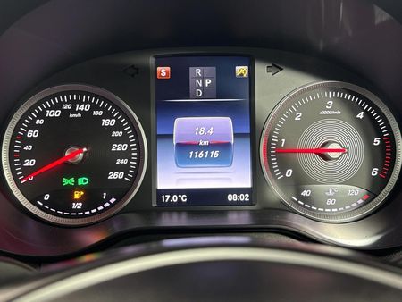 2017-Mercedes-Benz-GLC-250d_7