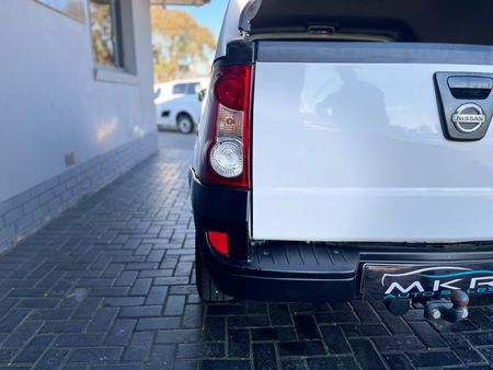 2020-Nissan-NP200-16-AC-Safety-Pack_22