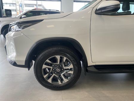 2025-Toyota-Fortuner-28-GD-6-4x4-Auto_6