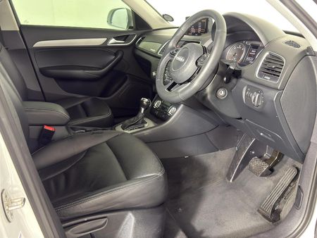 2015-Audi-Q3-20-TDI-quattro-Auto-130kW_10