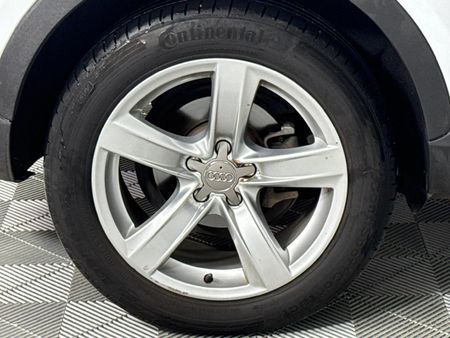 2015-Audi-Q3-20-TDI-quattro-Auto-130kW_18