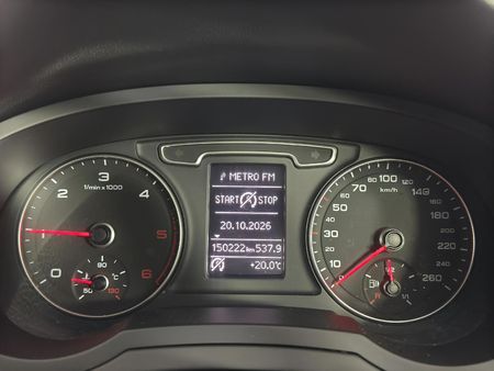 2015-Audi-Q3-20-TDI-quattro-Auto-130kW_7