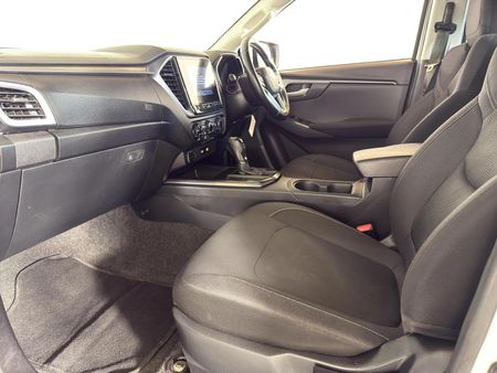 2023-Isuzu-D-Max-19-DDI-HR-LS-Auto-Double-Cab_9