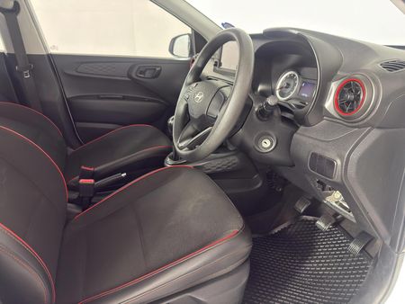 2023-Hyundai-Grand-i10-10-Motion_9