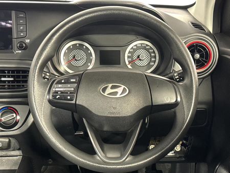 2023-Hyundai-Grand-i10-10-Motion_12
