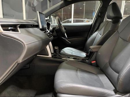 2025-Toyota-Corolla-Cross-18-XS_14