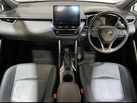 2025-Toyota-Corolla-Cross-18-XS_17