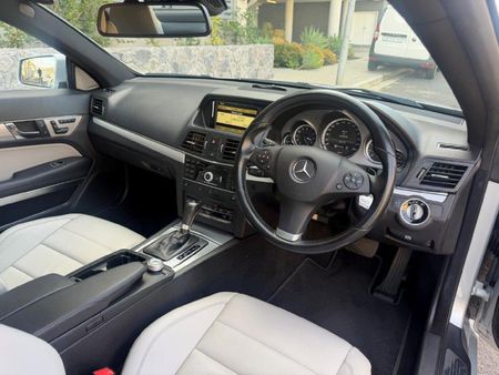 2011-Mercedes-Benz-E-Class-E-350-Coupe_8