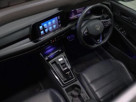 2024-Volkswagen-Golf-8-20-TSI-R-DSG_16