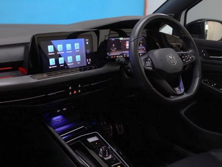 2024-Volkswagen-Golf-8-20-TSI-R-DSG_17