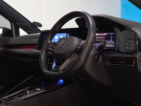 2024-Volkswagen-Golf-8-20-TSI-R-DSG_18