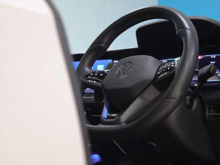 2024-Volkswagen-Golf-8-20-TSI-R-DSG_20