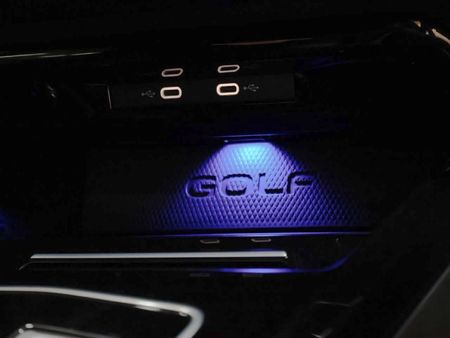 2024-Volkswagen-Golf-8-20-TSI-R-DSG_21