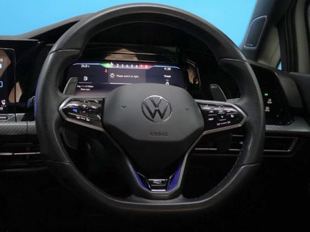 2024-Volkswagen-Golf-8-20-TSI-R-DSG_24