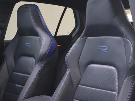 2024-Volkswagen-Golf-8-20-TSI-R-DSG_25