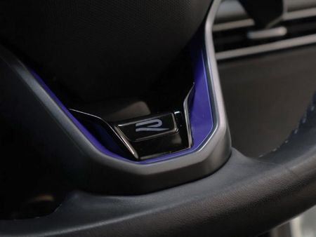 2024-Volkswagen-Golf-8-20-TSI-R-DSG_28