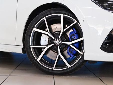 2024-Volkswagen-Golf-8-20-TSI-R-DSG_2
