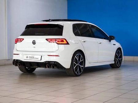 2024-Volkswagen-Golf-8-20-TSI-R-DSG_8