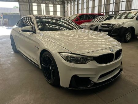 2016-BMW-M4-Coupe-Auto_2