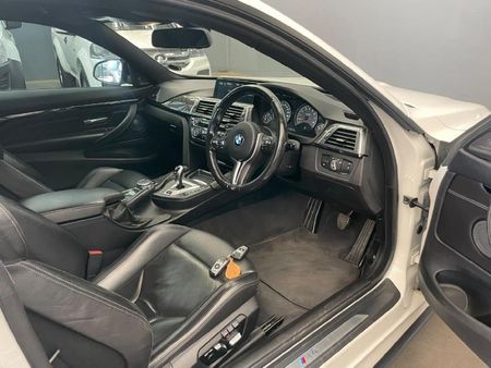 2016-BMW-M4-Coupe-Auto_4